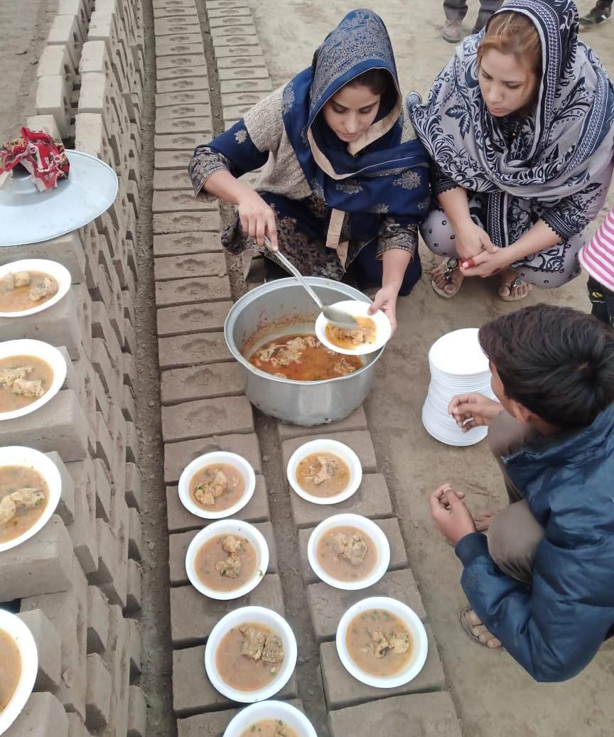 Serving food to those in need in Pakistan